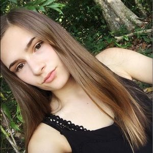 Meet your Posher, Caitlin